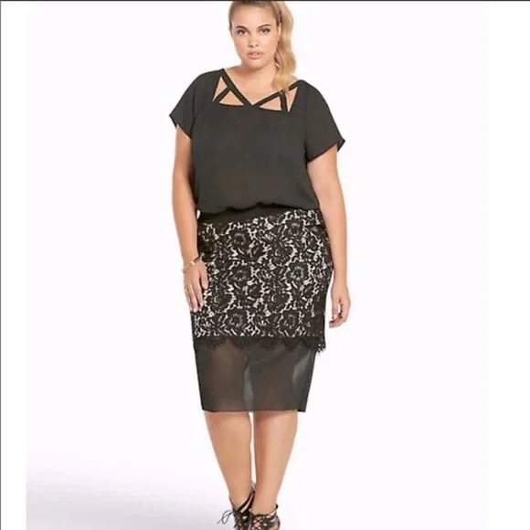 Torrid Black & Nude Lined Floral Lace w/ Chiffon Hem Skirt Size Large or 0X - Picture 1 of 10